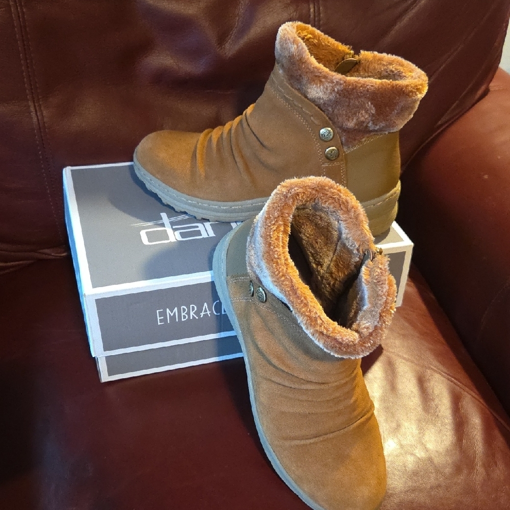 New Dansko Tan Winter Boots with Cozy Lining size 39